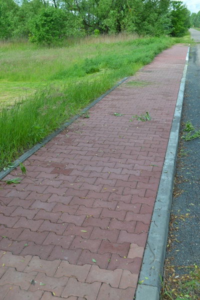 DALSZE UŁOŻENIA CHODNIKA W MIEJSCOWOŚCI JADWININ