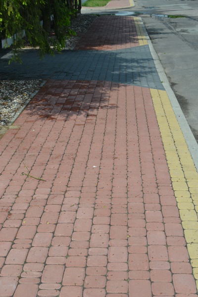 MODERNIZACJA CHODNIKÓW NA OSIEDLU SŁONECZNA W TŁUSZCZU