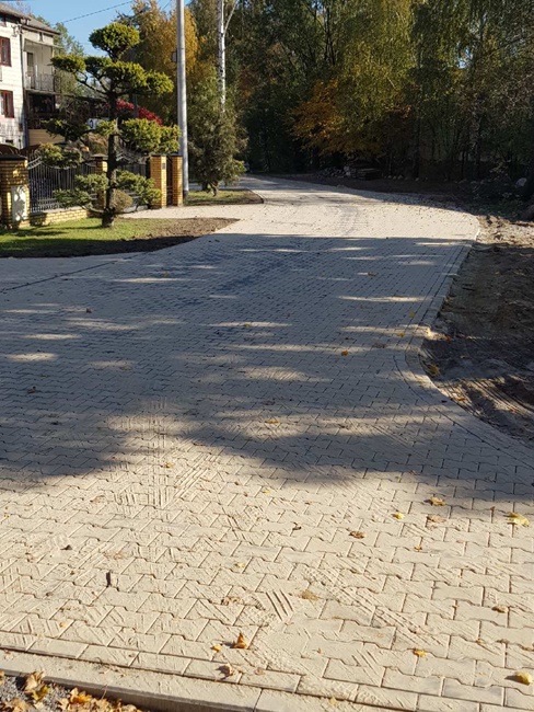 PRZEBUDOWA UL. KOLEJOWEJ W TŁUSZCZU