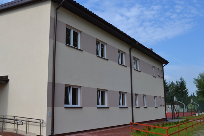 WYKONANO WIELOBRANŻOWE ROBOTY BUDOWLANO-INSTALACYJNE W CELU DOBUDOWY ZAPLECZA SOCJALNEGO I SZATNI DO SALI GIMNASTYCZNEJ W ZESPOLE SZKÓŁ W STRYJKACH 1