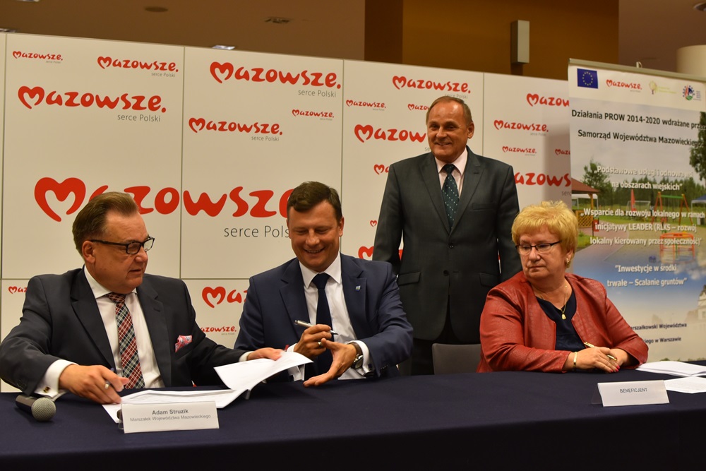 BUDOWA TARGOWISKA MIEJSKIEGO W TŁUSZCZU BUDOWA TARGOWISKA MIEJSKIEGO W TŁUSZCZU