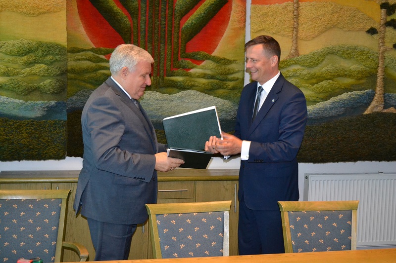 ROZBUDOWĘ SYSTEMU WODNO KANALIZACYJNEGO W GMINIE TŁUSZCZ ROZBUDOWĘ SYSTEMU WODNO KANALIZACYJNEGO W GMINIE TŁUSZCZ